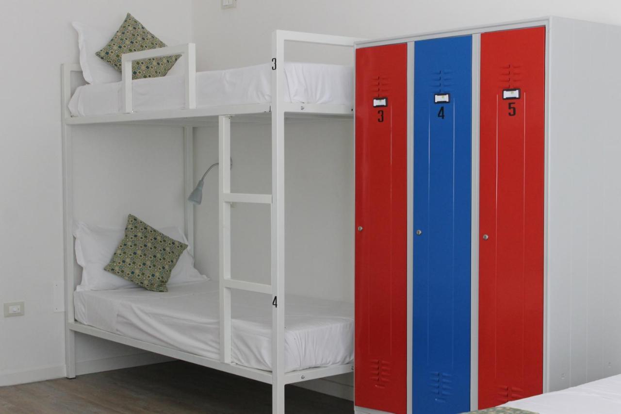 Lake Garda Beach Hostel Padenghe sul Garda Eksteriør bilde