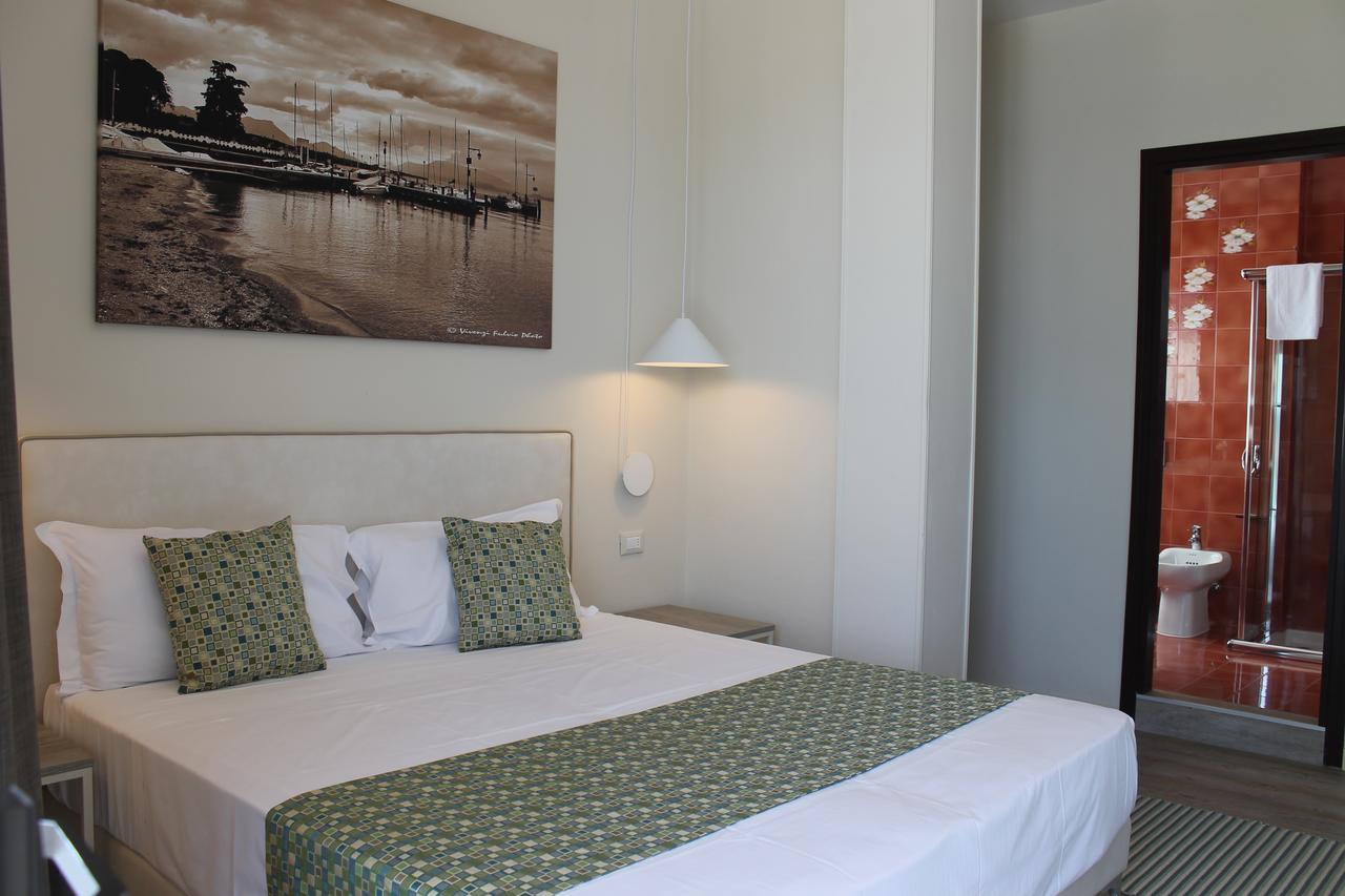 Lake Garda Beach Hostel Padenghe sul Garda Eksteriør bilde