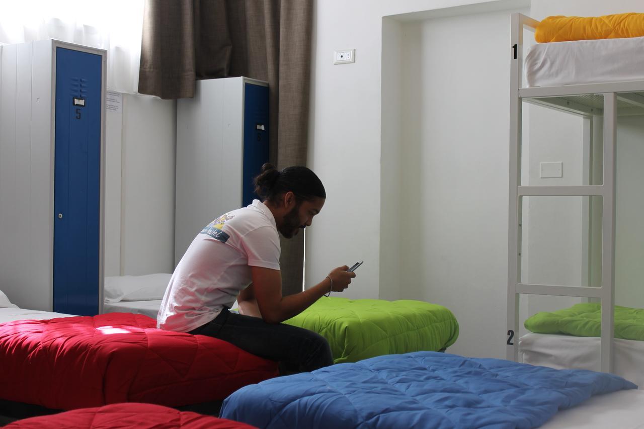 Lake Garda Beach Hostel Padenghe sul Garda Eksteriør bilde